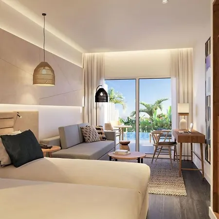 Deluxe Swim-up Room, Private Pool, Adults Only, Breakfast And Dinner Are Included Apartman